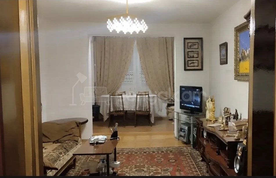 2 Սենյականոց Բնակարան Քարե Շենքում, 60քմ, 1/4 հարկ, Նորմալ Վիճակում, Կահավորված, Արևկող