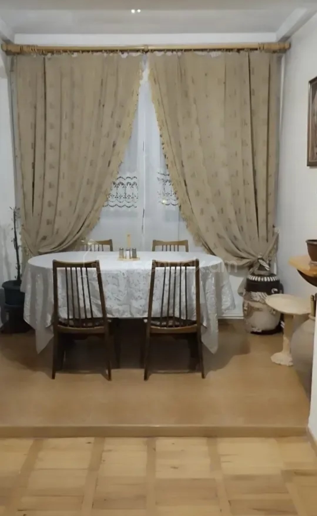 2 Սենյականոց Բնակարան Քարե Շենքում, 60քմ, 1/4 հարկ, Նորմալ Վիճակում, Կահավորված, Արևկող