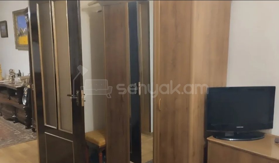 2 Սենյականոց Բնակարան Քարե Շենքում, 60քմ, 1/4 հարկ, Նորմալ Վիճակում, Կահավորված, Արևկող