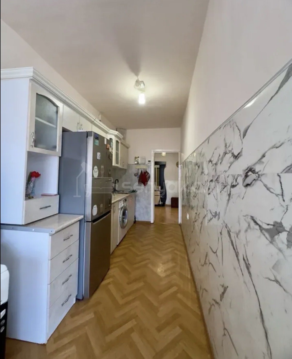 4 Սենյականոց Բնակարան Քարե Շենքում, 107քմ, 4/8 հարկ, Նորմալ Վիճակում