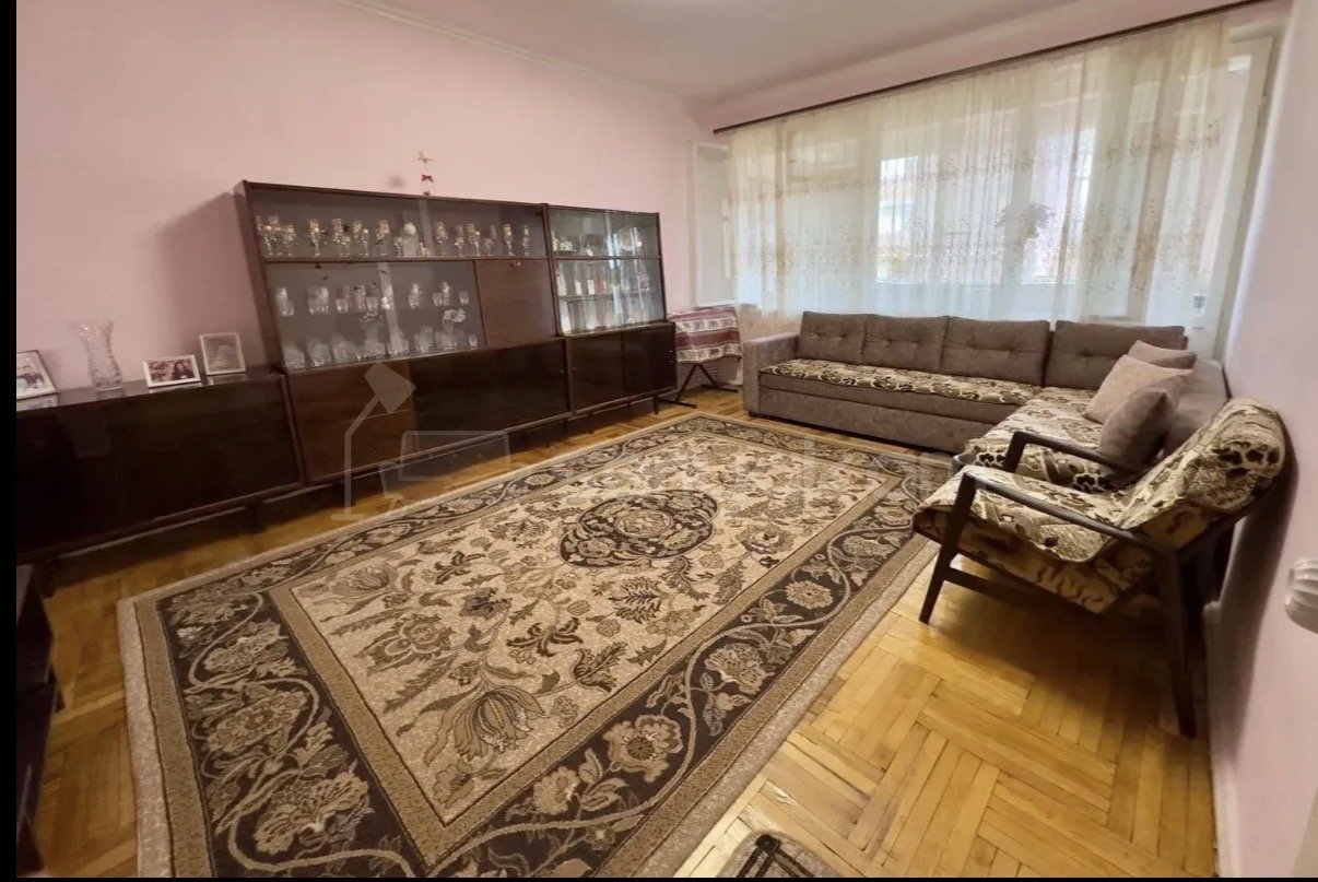 4 Սենյականոց Բնակարան Քարե Շենքում, 107քմ, 4/8 հարկ, Նորմալ Վիճակում