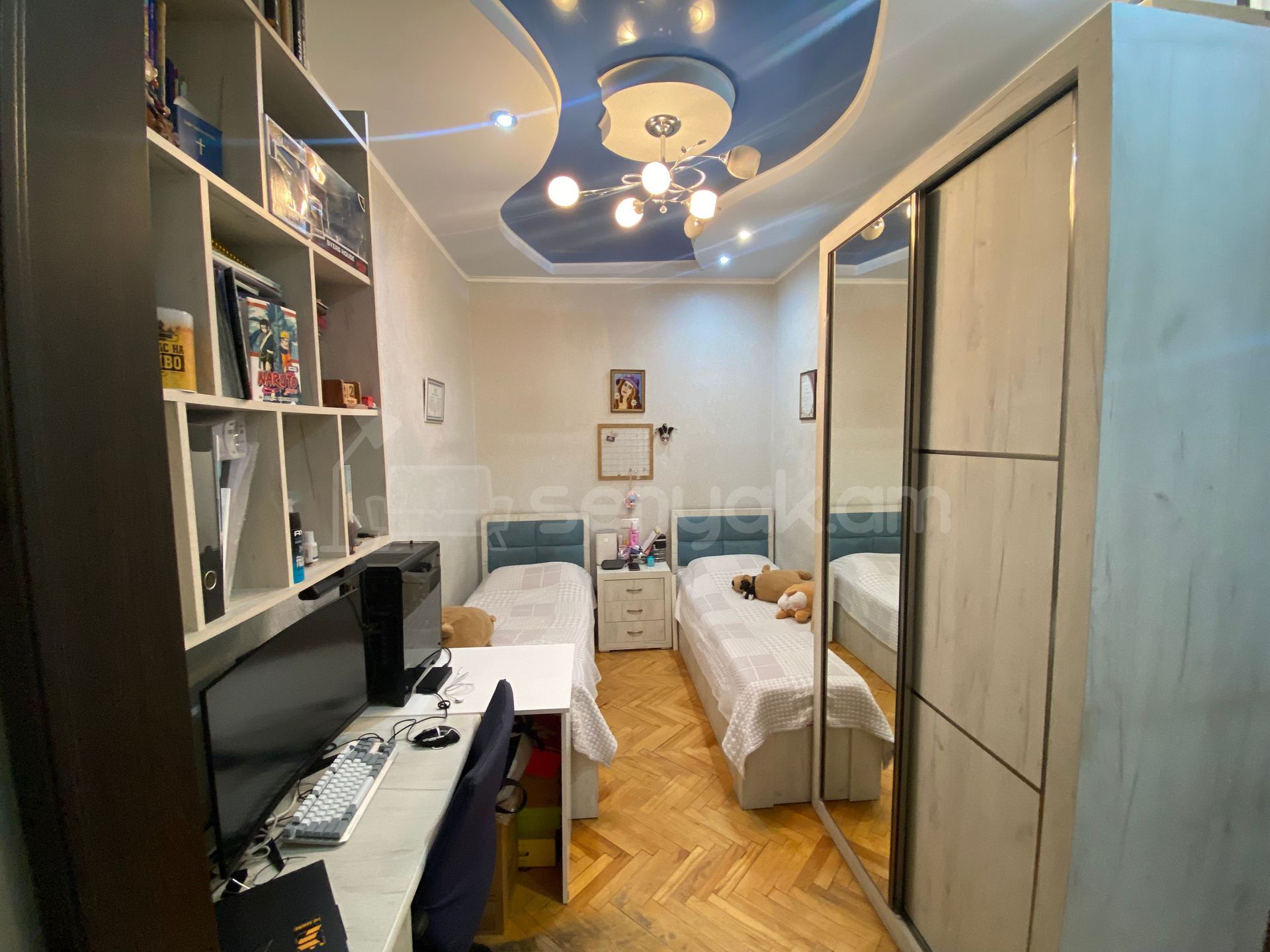 3 Սենյականոց Բնակարան Քարե Շենքում, 58քմ, 4/5 հարկ, Կապիտալ Վերանորոգված