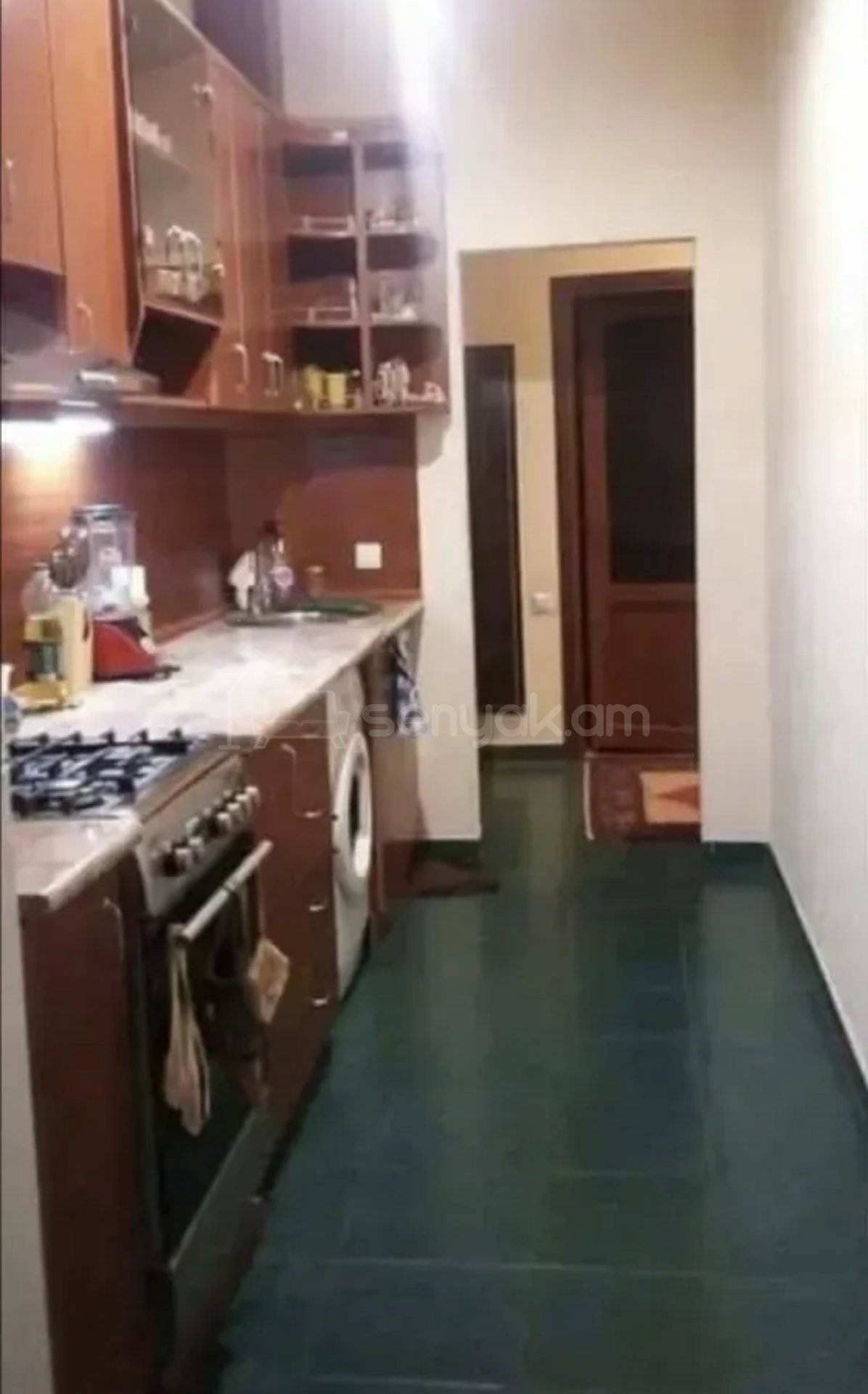 3 Սենյականոց Բնակարան Քարե Շենքում, 70քմ, 4/4 հարկ, Կապիտալ Վերանորոգված, Կահավորված