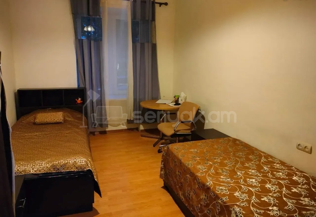 4 Սենյականոց Բնակարան Քարե Շենքում, 94քմ, 2/5 հարկ, Նորմալ Վիճակում