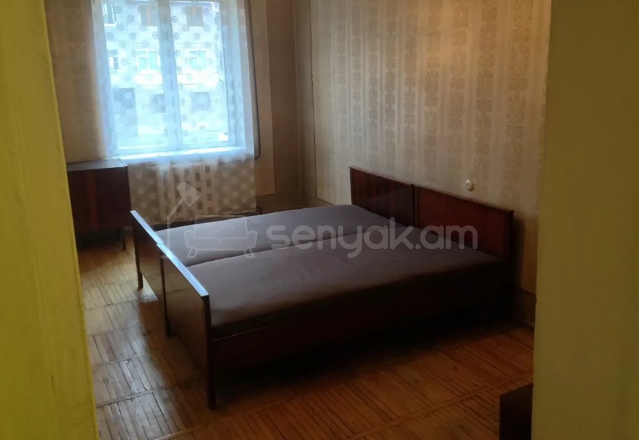 3 Սենյականոց Բնակարան Քարե Շենքում, 70քմ, 2/5 հարկ, Պետական Վիճակում