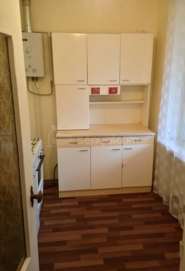 3 Սենյականոց Բնակարան Քարե Շենքում, 70քմ, 2/5 հարկ, Պետական Վիճակում