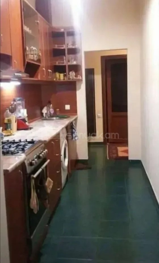 3 Սենյականոց Բնակարան Քարե Շենքում, 70քմ, 4/4 հարկ, Կապիտալ Վերանորոգված, Կահավորված