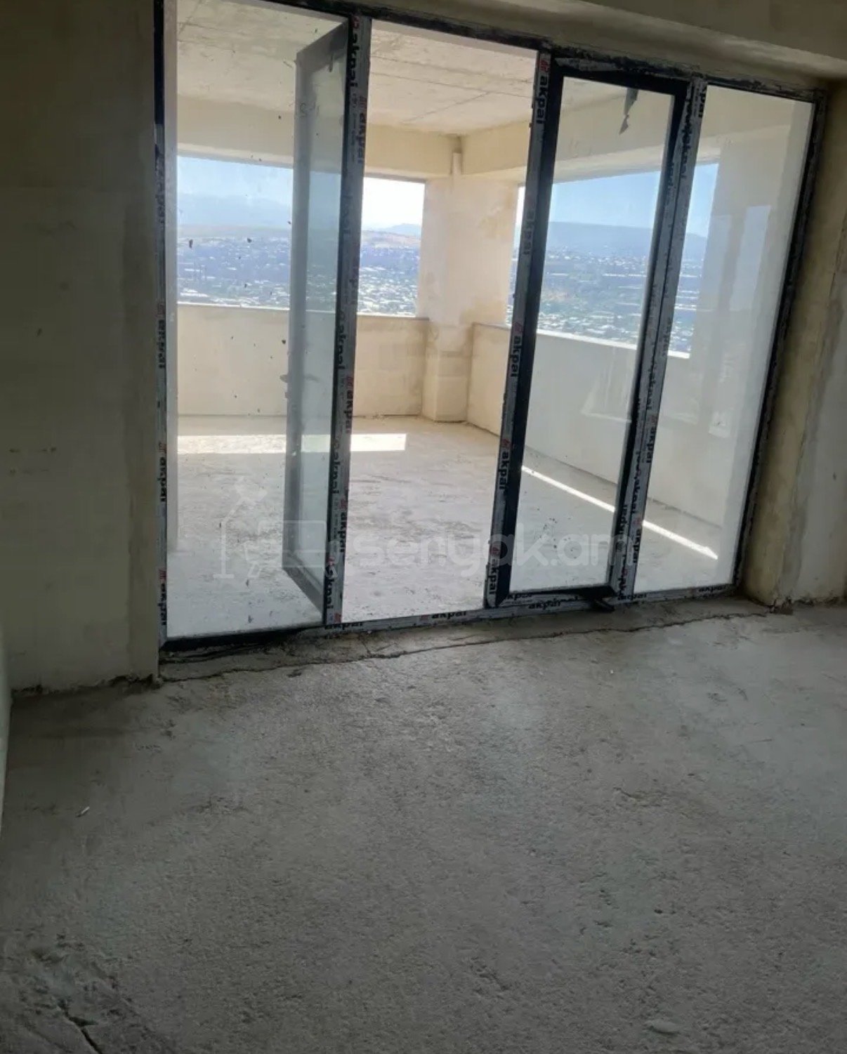3 Սենյականոց Բնակարան Նորակառույցում, 85քմ, 15/16 հարկ, Զրոյական Վիճակում