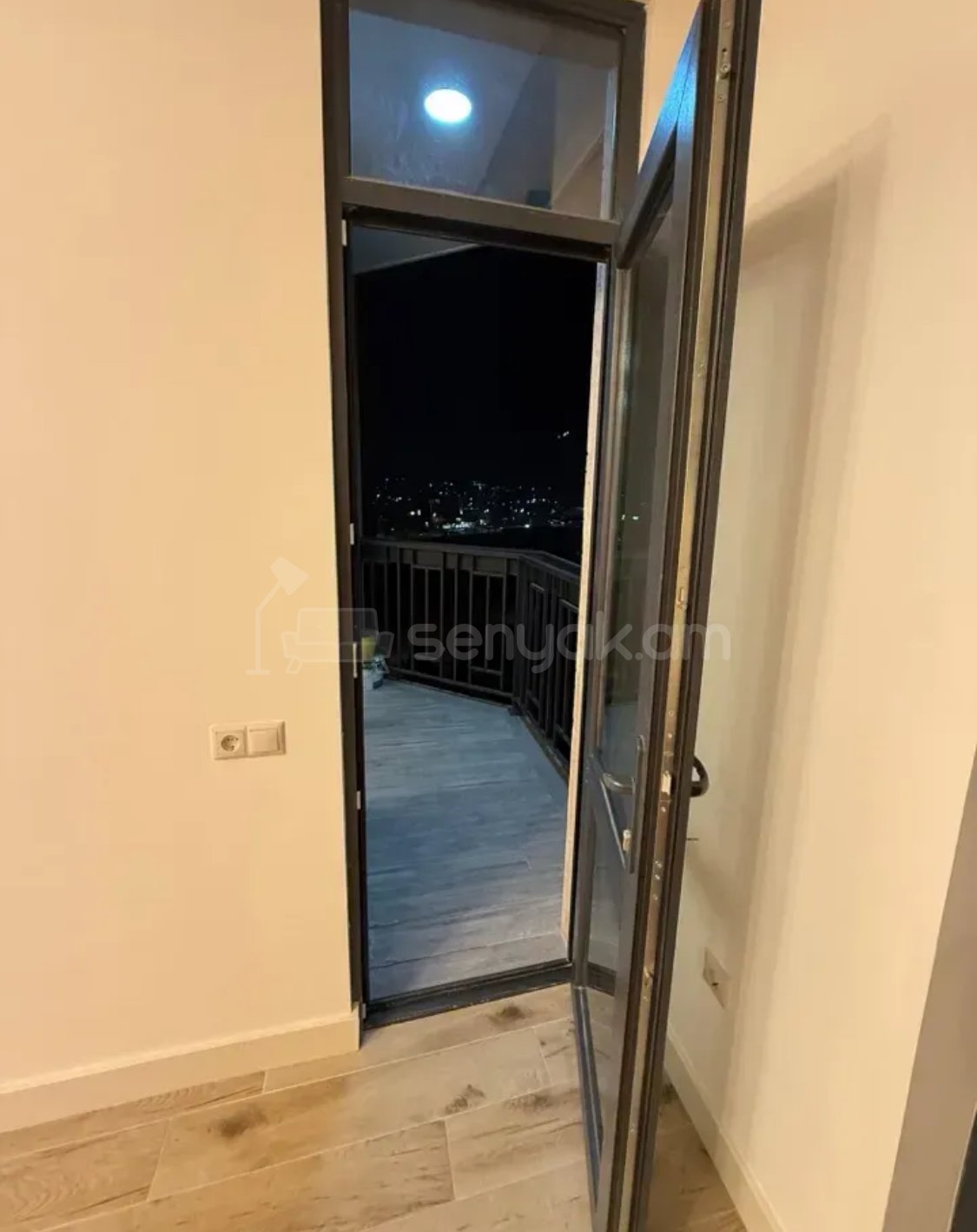 2 Սենյականոց Բնակարան Նորակառույցում, 56քմ, 12/12 հարկ, Կապիտալ Վերանորոգված