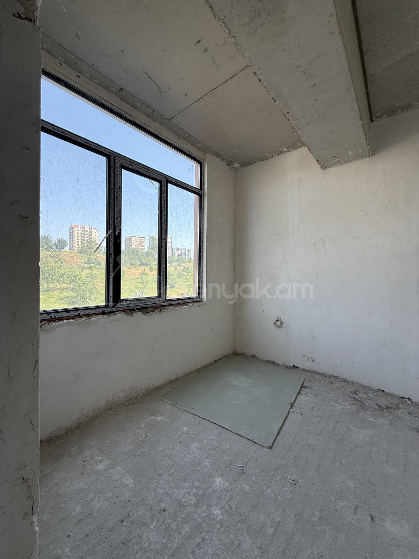 3 Սենյականոց Բնակարան, 56քմ, 2/11 հարկ, Զրոյական Վիճակում