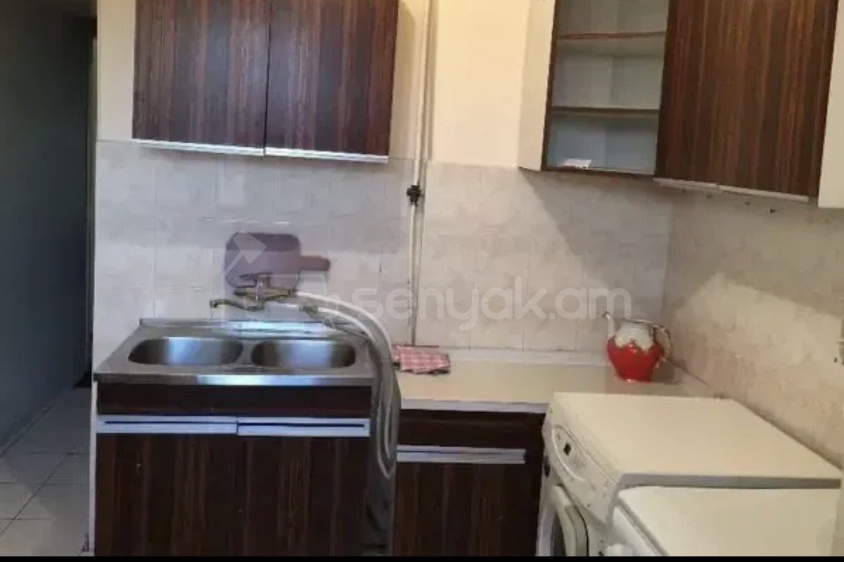 2 Սենյականոց Բնակարան Քարե Շենքում, 56քմ, 5/5 հարկ, Կոսմետիկ Վերանորոգված