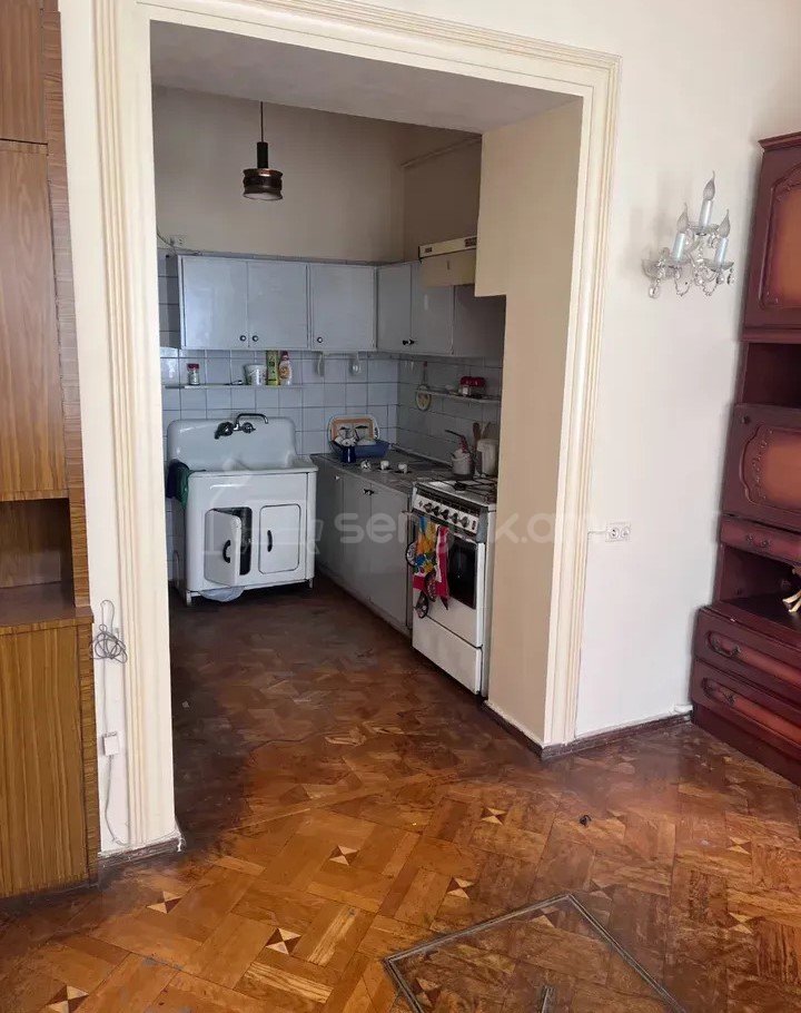 2 Սենյականոց Բնակարան Քարե Շենքում, 53քմ, 2/4 հարկ, Պետական Վիճակում