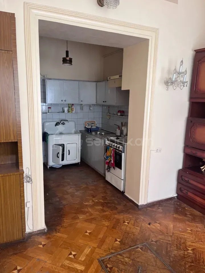 2 Սենյականոց Բնակարան Քարե Շենքում, 53քմ, 2/4 հարկ, Պետական Վիճակում