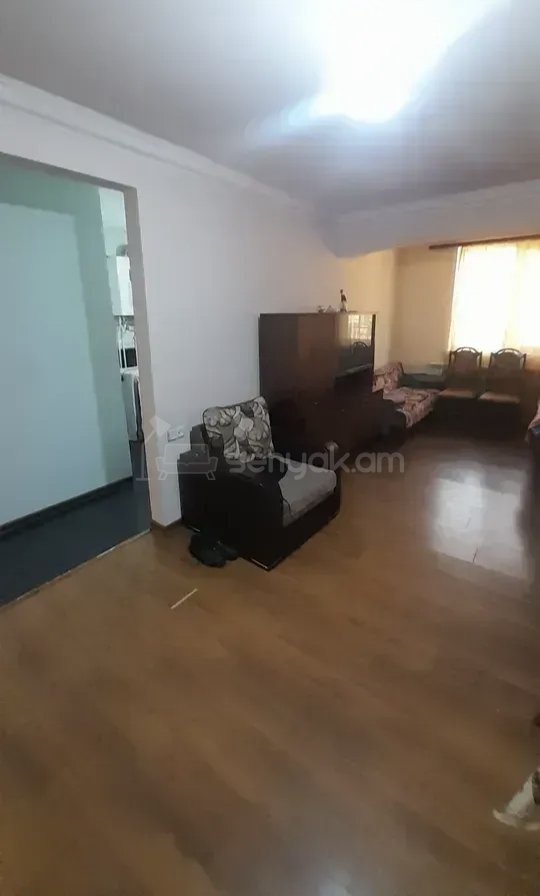 1 Սենյականոց Բնակարան Քարե Շենքում, 40քմ, 2/4 հարկ, Նորմալ Վիճակում, Կահավորված