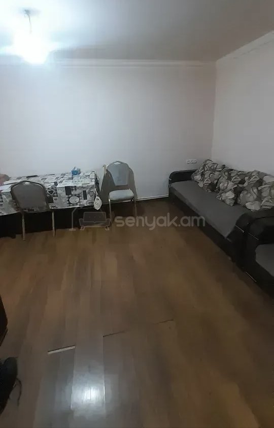 1 Սենյականոց Բնակարան Քարե Շենքում, 40քմ, 2/4 հարկ, Նորմալ Վիճակում, Կահավորված