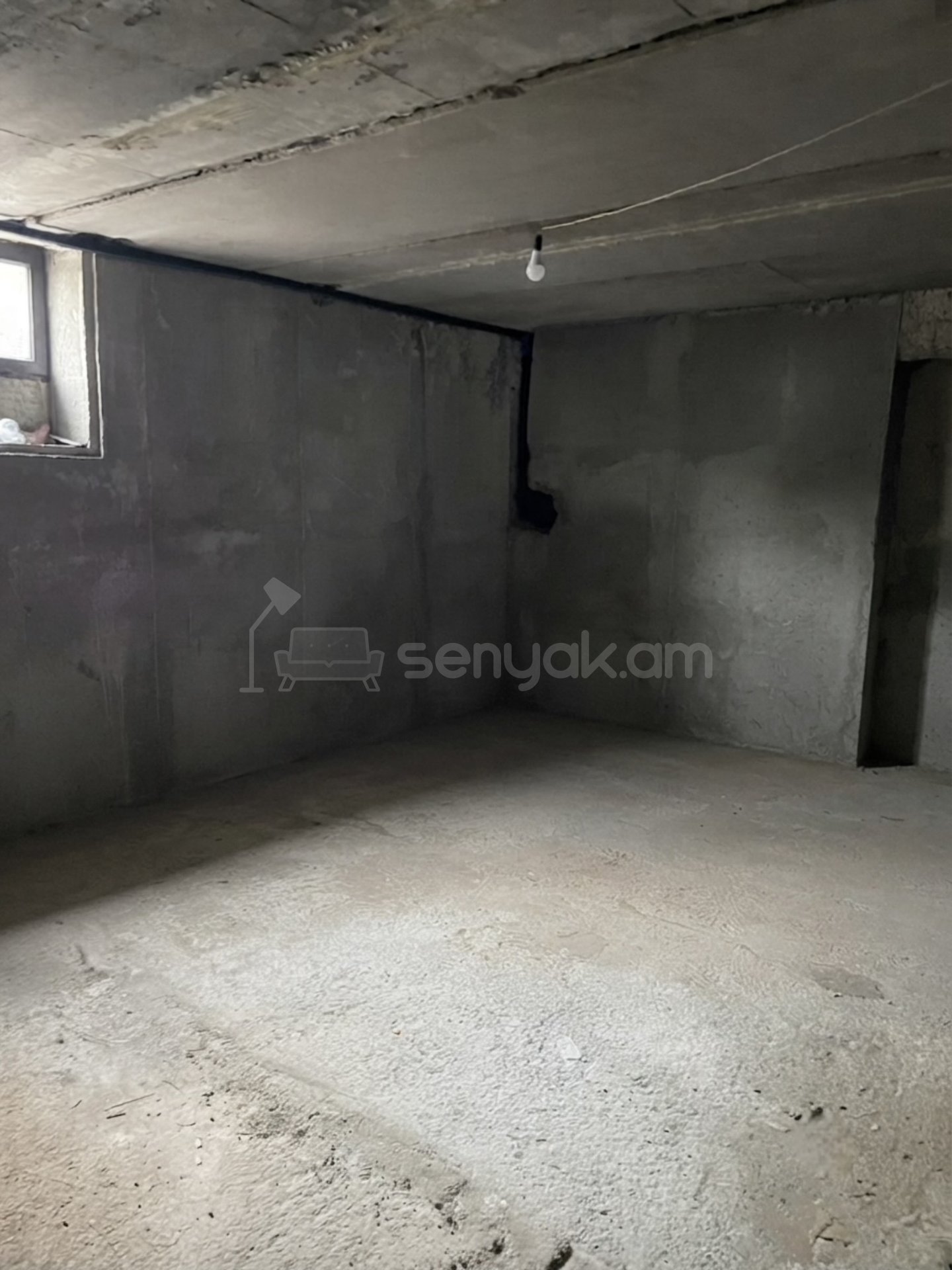 1 Սենյականոց Բնակարան Քարե Շենքում, 32քմ, 1/5 հարկ, Զրոյական Վիճակում