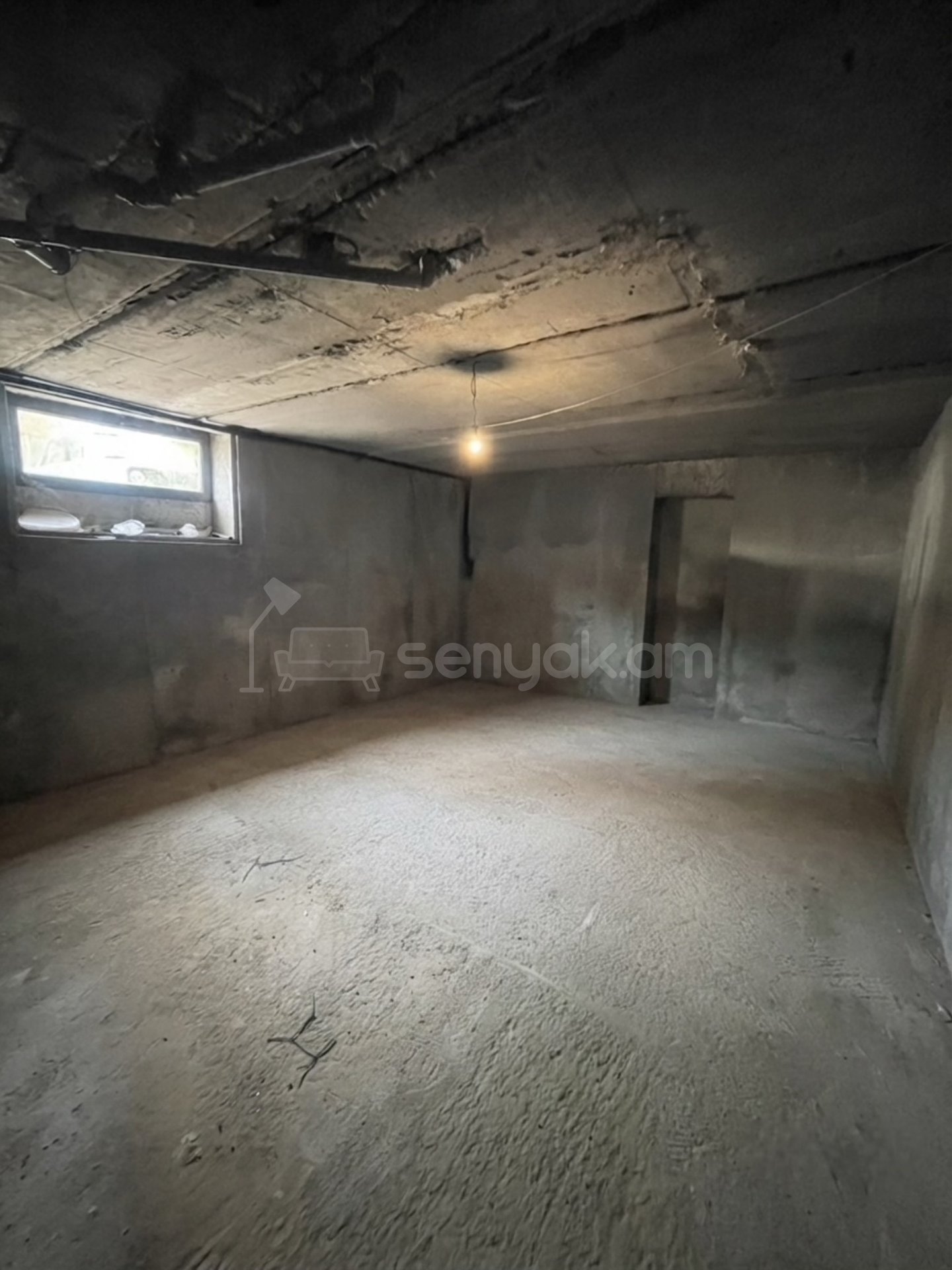 1 Սենյականոց Բնակարան Քարե Շենքում, 32քմ, 1/5 հարկ, Զրոյական Վիճակում