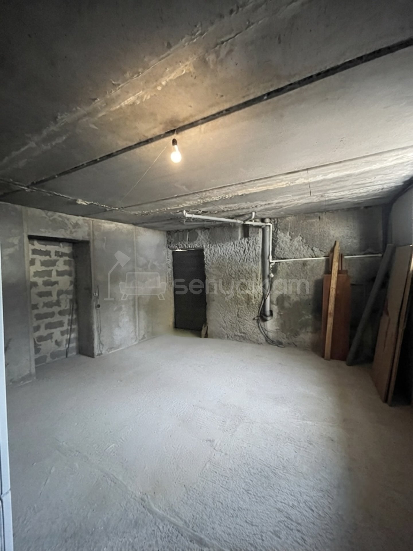 1 Սենյականոց Բնակարան Քարե Շենքում, 32քմ, 1/5 հարկ, Զրոյական Վիճակում