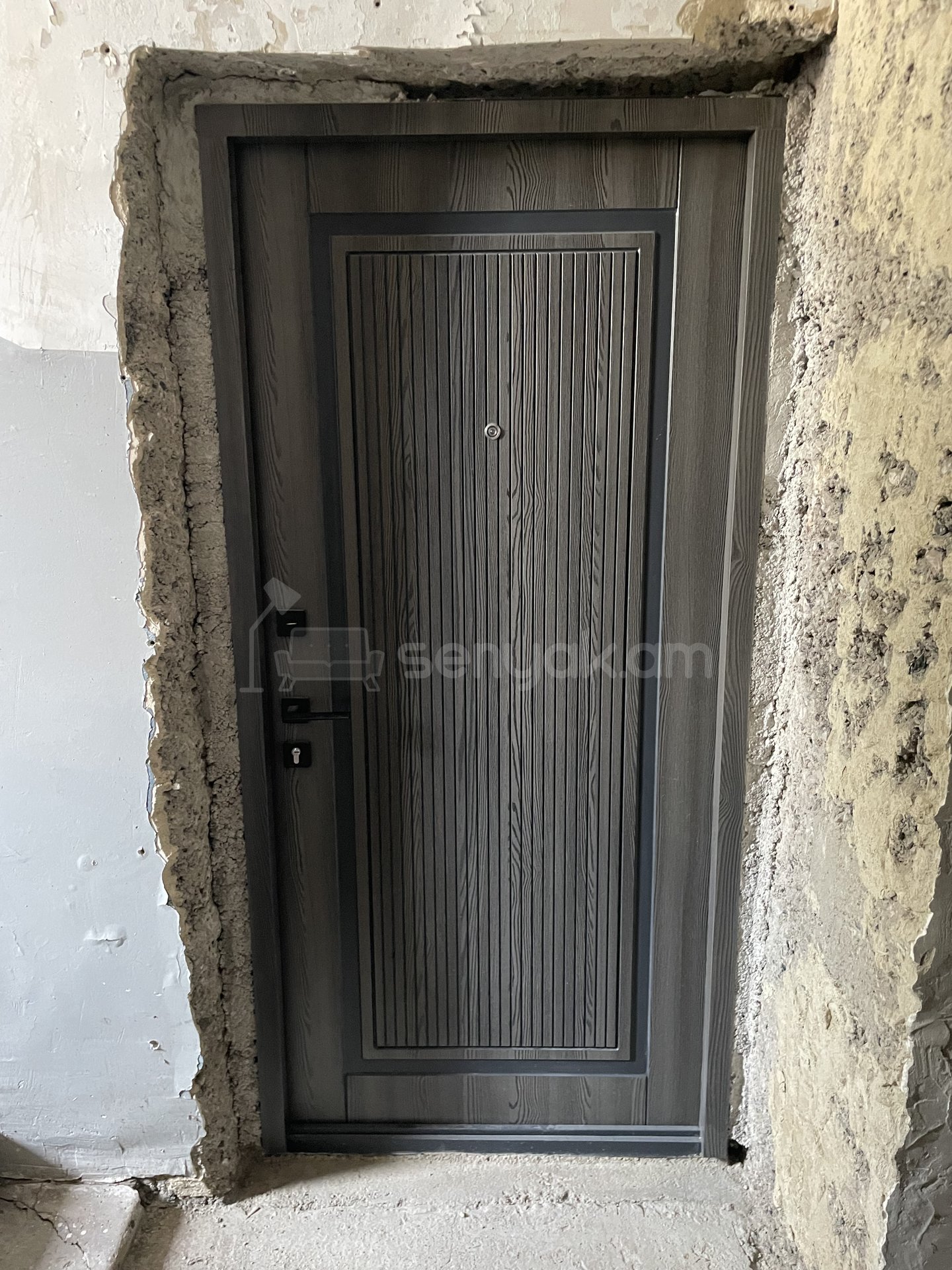 1 Սենյականոց Բնակարան Քարե Շենքում, 32քմ, 1/5 հարկ, Զրոյական Վիճակում