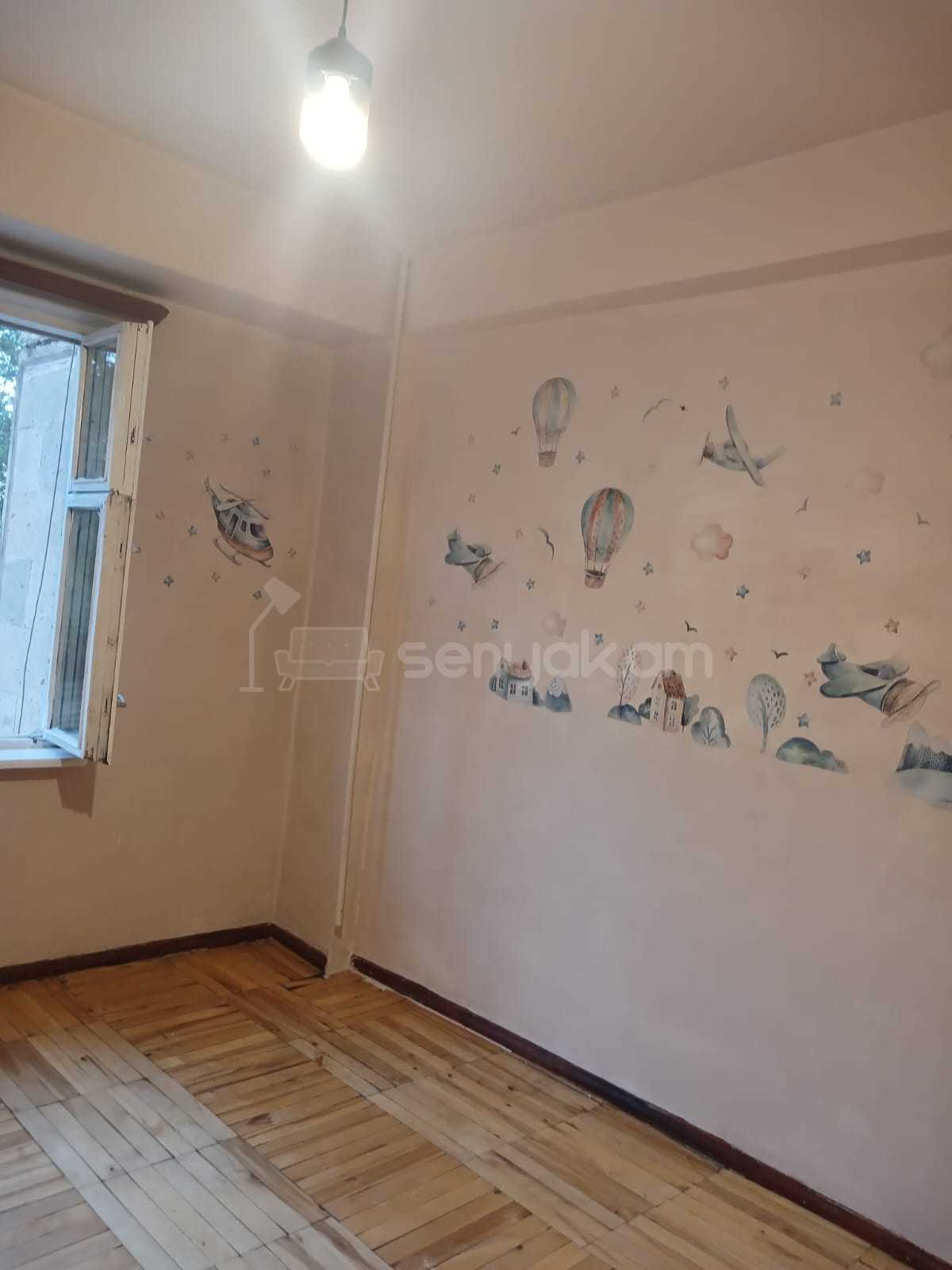 4 Սենյականոց Բնակարան, 100քմ, 2/16 հարկ, Նորմալ Վիճակում, Մասամբ Կահավորված, Արևկող