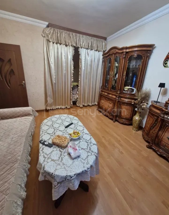 3 Սենյականոց Բնակարան Քարե Շենքում, 84քմ, 3/5 հարկ, Նորմալ Վիճակում
