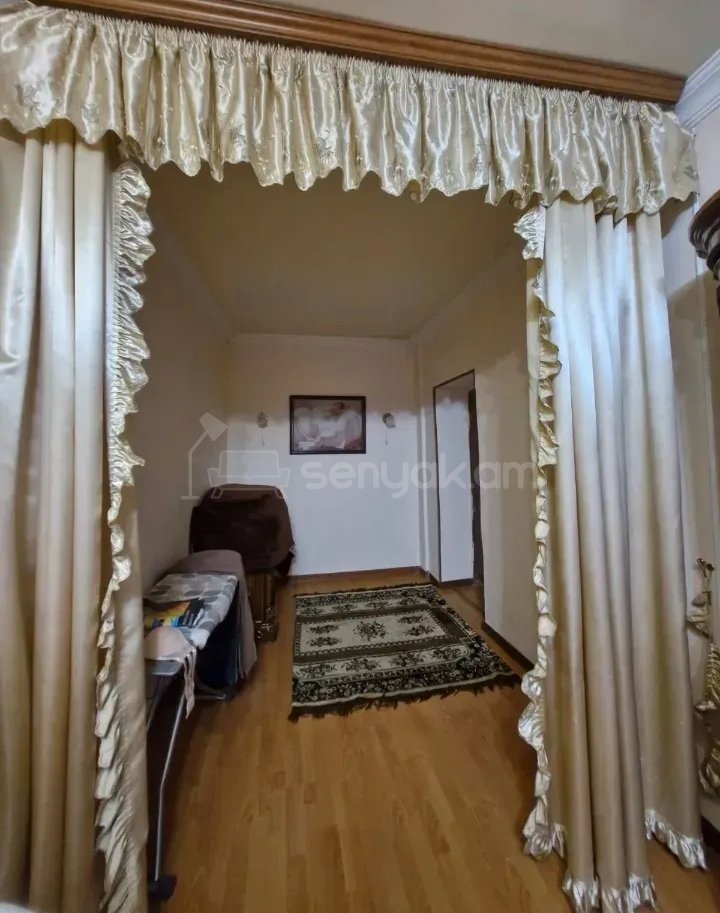 3 Սենյականոց Բնակարան Քարե Շենքում, 84քմ, 3/5 հարկ, Նորմալ Վիճակում