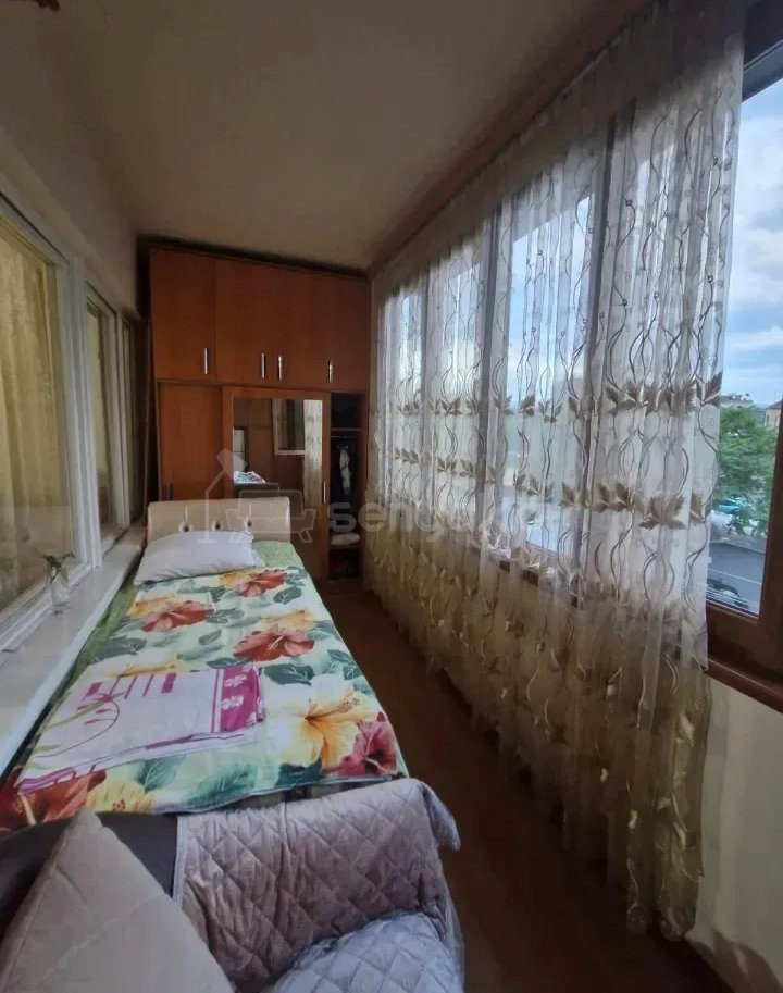 3 Սենյականոց Բնակարան Քարե Շենքում, 84քմ, 3/5 հարկ, Նորմալ Վիճակում