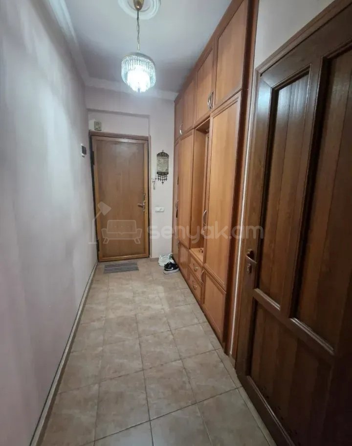 3 Սենյականոց Բնակարան Քարե Շենքում, 84քմ, 3/5 հարկ, Նորմալ Վիճակում
