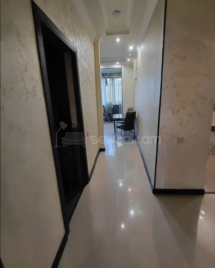 3 Սենյականոց Բնակարան Քարե Շենքում, 70քմ, 4/4 հարկ, Կոսմետիկ Վերանորոգված, Կահավորված