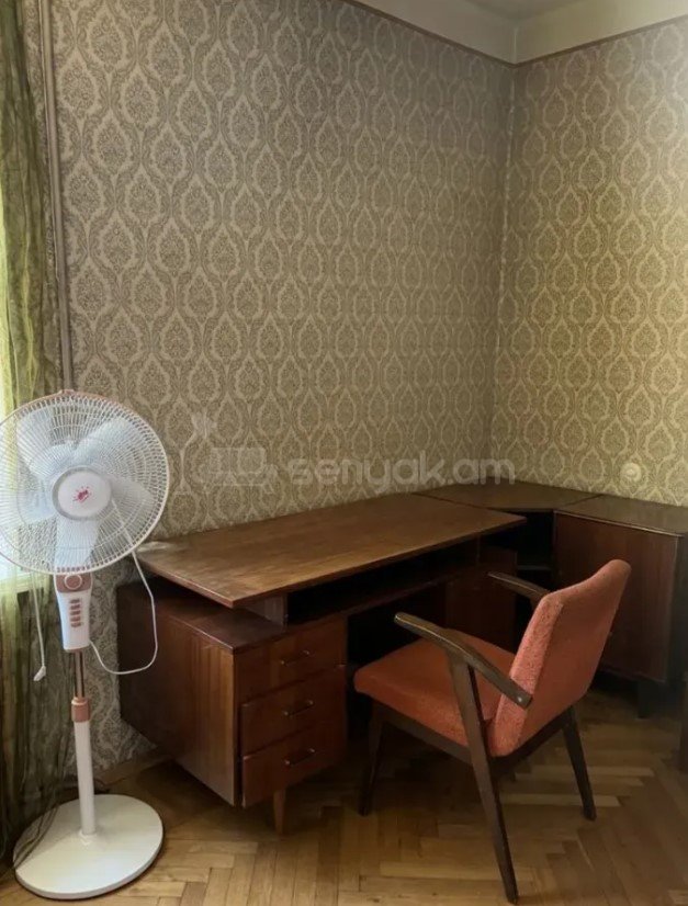 3 Սենյականոց Բնակարան Քարե Շենքում, 81քմ, 4/5 հարկ, Պետական Վիճակում