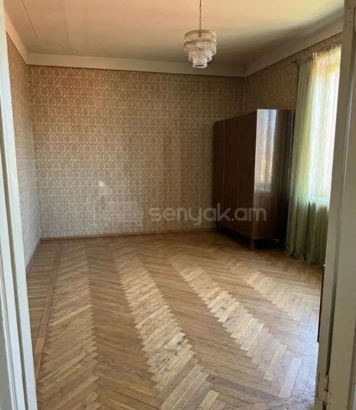 3 Սենյականոց Բնակարան Քարե Շենքում, 81քմ, 4/5 հարկ, Պետական Վիճակում