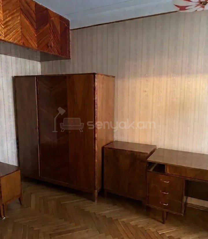 3 Սենյականոց Բնակարան Քարե Շենքում, 81քմ, 4/5 հարկ, Պետական Վիճակում