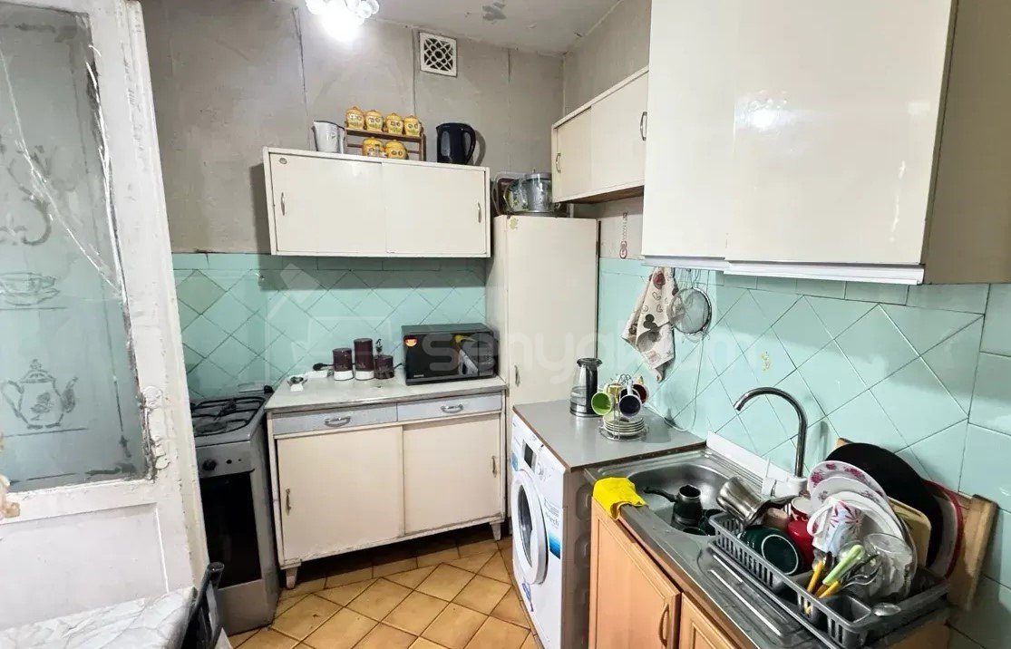 3 Սենյականոց Բնակարան Քարե Շենքում, 76քմ, 3/5 հարկ, Պետական Վիճակում