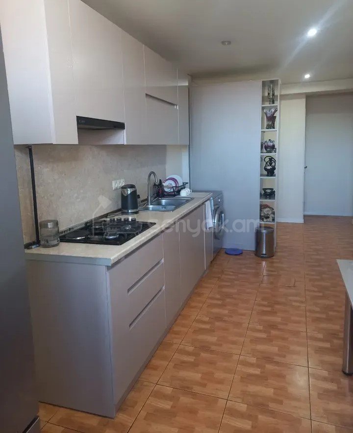 3 Սենյականոց Բնակարան, 72քմ, 9/9 հարկ, Կապիտալ Վերանորոգված