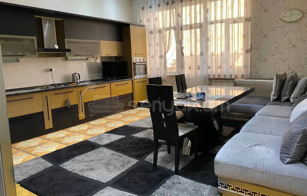 5 Սենյականոց Բնակարան Քարե Շենքում, 250քմ, 3/3 հարկ, Կապիտալ Վերանորոգված