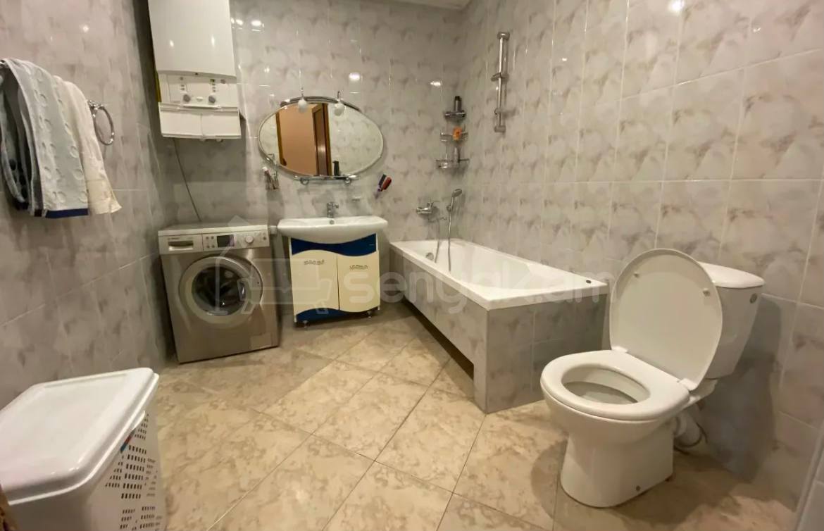 5 Սենյականոց Բնակարան Քարե Շենքում, 250քմ, 3/3 հարկ, Կապիտալ Վերանորոգված