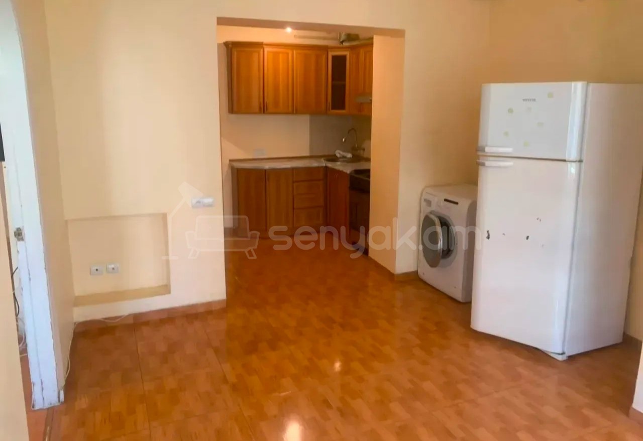 3 Սենյականոց Բնակարան Քարե Շենքում, 72քմ, 4/5 հարկ, Նորմալ Վիճակում
