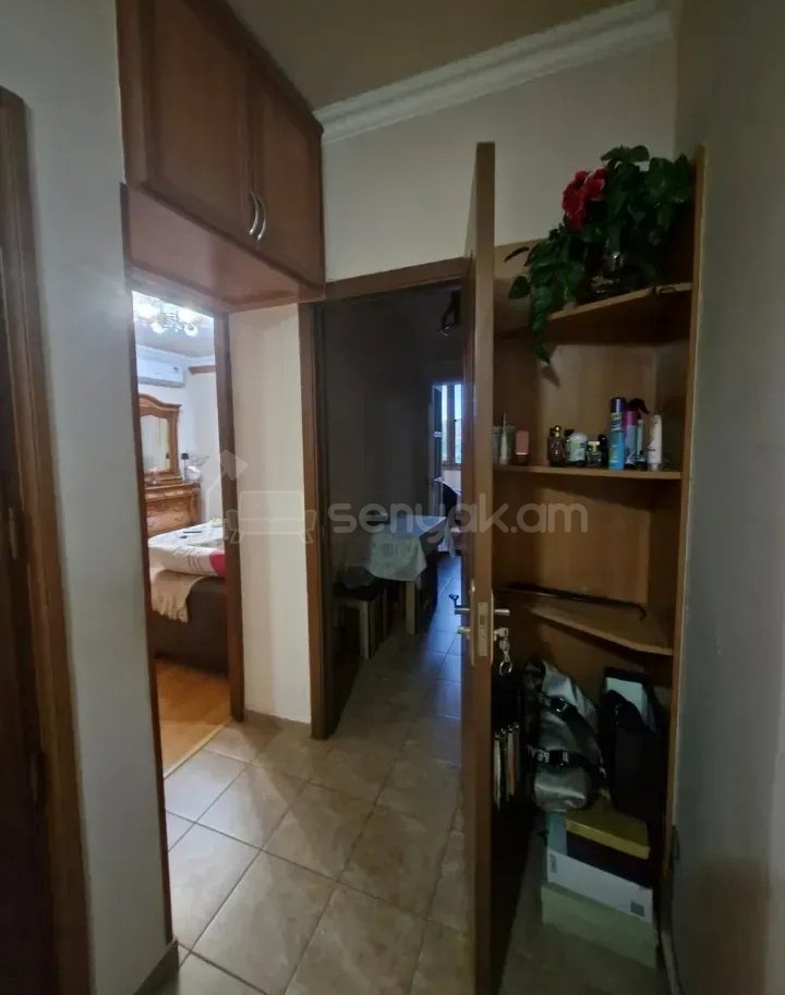3 Սենյականոց Բնակարան Քարե Շենքում, 84քմ, 3/5 հարկ, Նորմալ Վիճակում