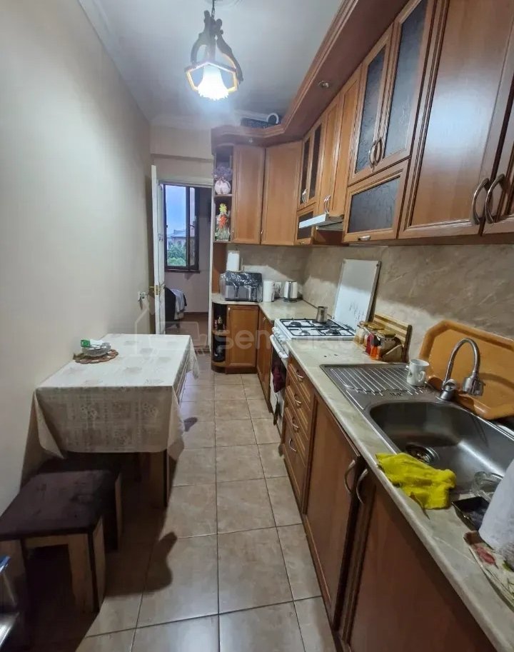 3 Սենյականոց Բնակարան Քարե Շենքում, 84քմ, 3/5 հարկ, Նորմալ Վիճակում