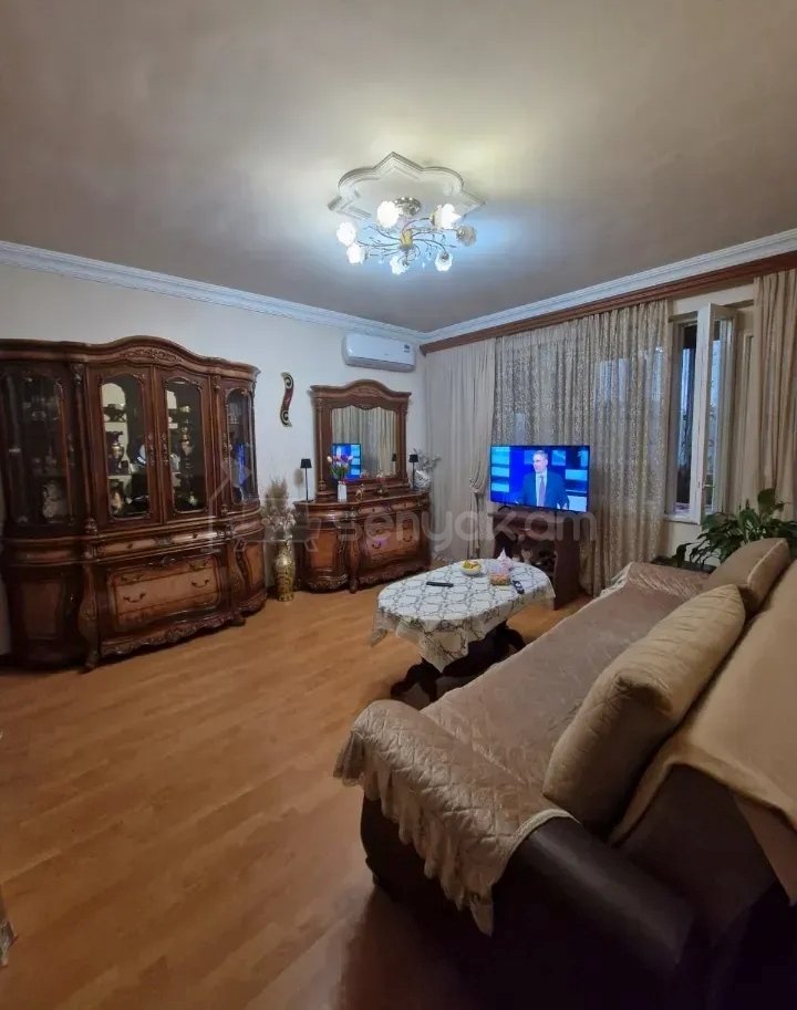 3 Սենյականոց Բնակարան Քարե Շենքում, 84քմ, 3/5 հարկ, Նորմալ Վիճակում