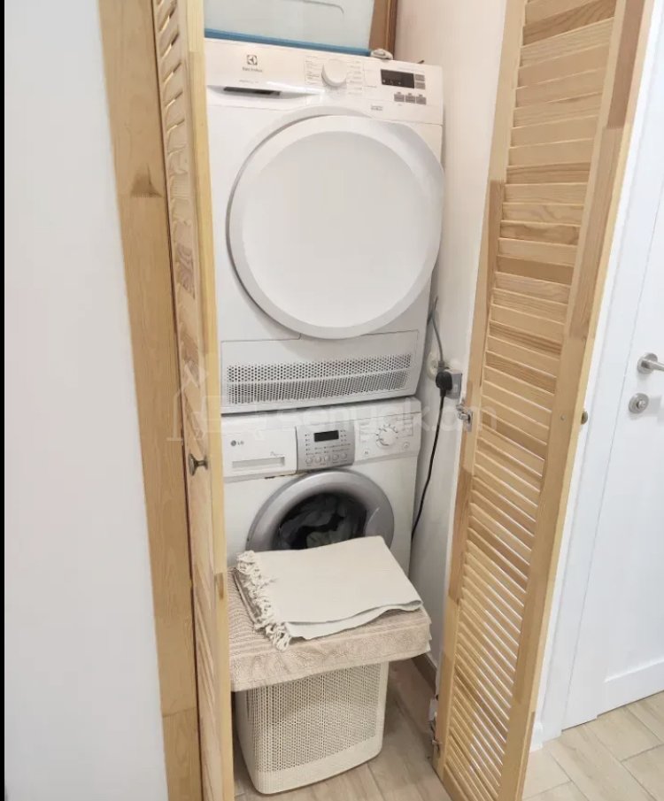 3 Սենյականոց Բնակարան Քարե Շենքում, 60քմ, 4/4 հարկ, Կապիտալ Վերանորոգված, Կահավորված, Արևկող