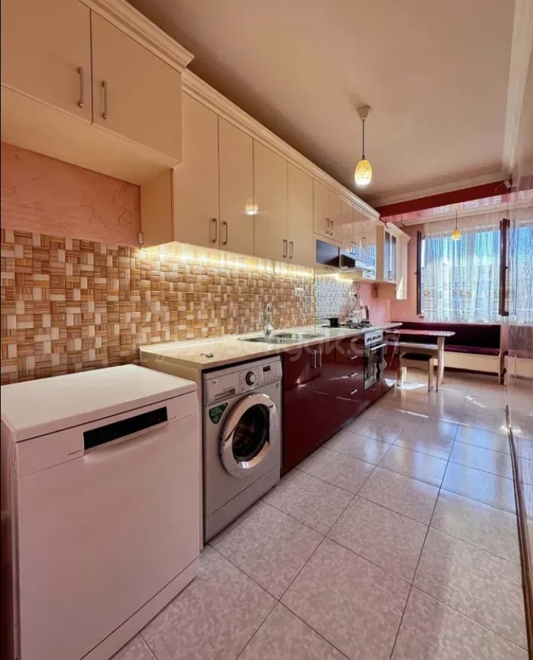 3 Սենյականոց Բնակարան Քարե Շենքում, 78քմ, 4/4 հարկ, Դիզայներական Վերանորոգված, Կահավորված