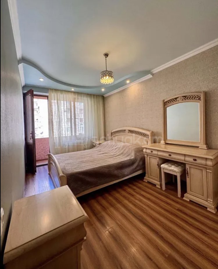 3 Սենյականոց Բնակարան Քարե Շենքում, 78քմ, 4/4 հարկ, Դիզայներական Վերանորոգված, Կահավորված