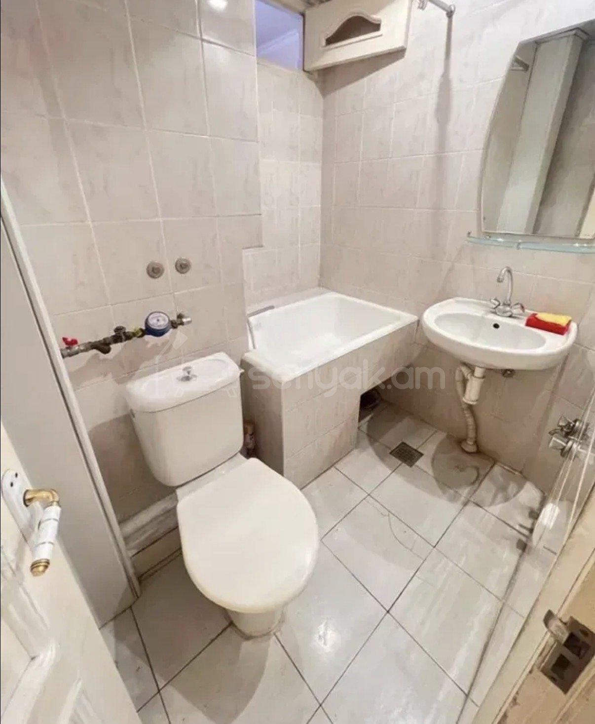 2 Սենյականոց Բնակարան Քարե Շենքում, 65քմ, 3/5 հարկ, Նորմալ Վիճակում, Կահավորված