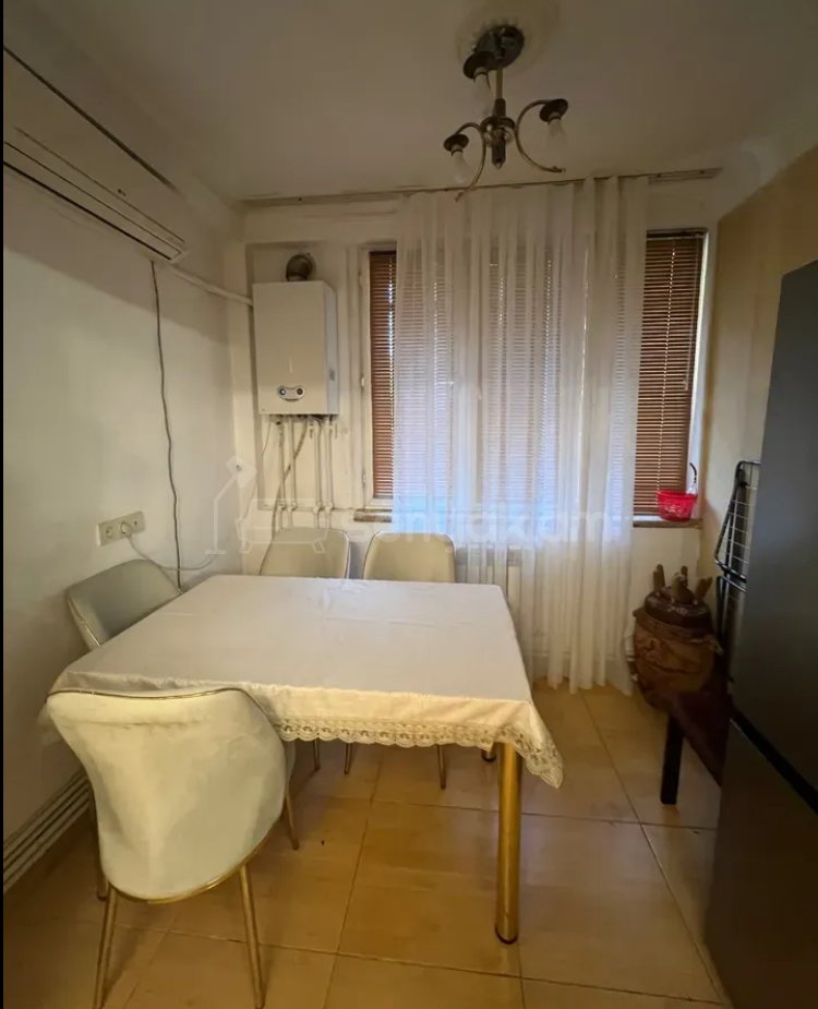 2 Սենյականոց Բնակարան Քարե Շենքում, 57քմ, 2/5 հարկ, Կոսմետիկ Վերանորոգված, Կահավորված