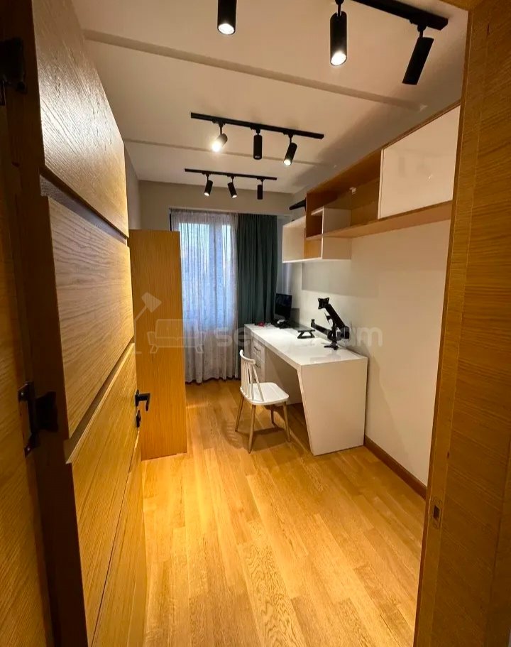 4 Սենյականոց Բնակարան, 90քմ, 7/9 հարկ, Կապիտալ Վերանորոգված, Կահավորված