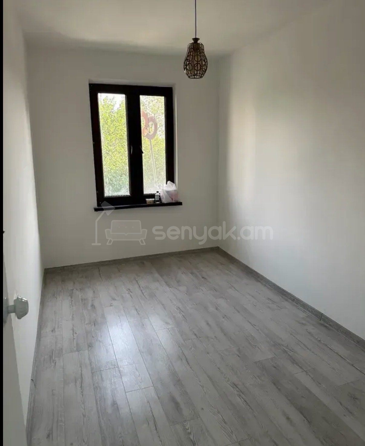 3 Սենյականոց Բնակարան Քարե Շենքում, 100քմ, 3/5 հարկ, Կապիտալ Վերանորոգված, Կահավորված