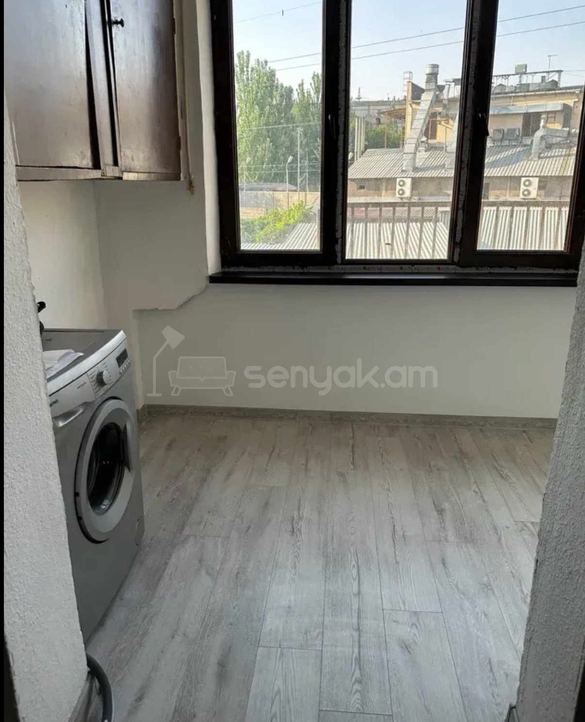 3 Սենյականոց Բնակարան Քարե Շենքում, 100քմ, 3/5 հարկ, Կապիտալ Վերանորոգված, Կահավորված
