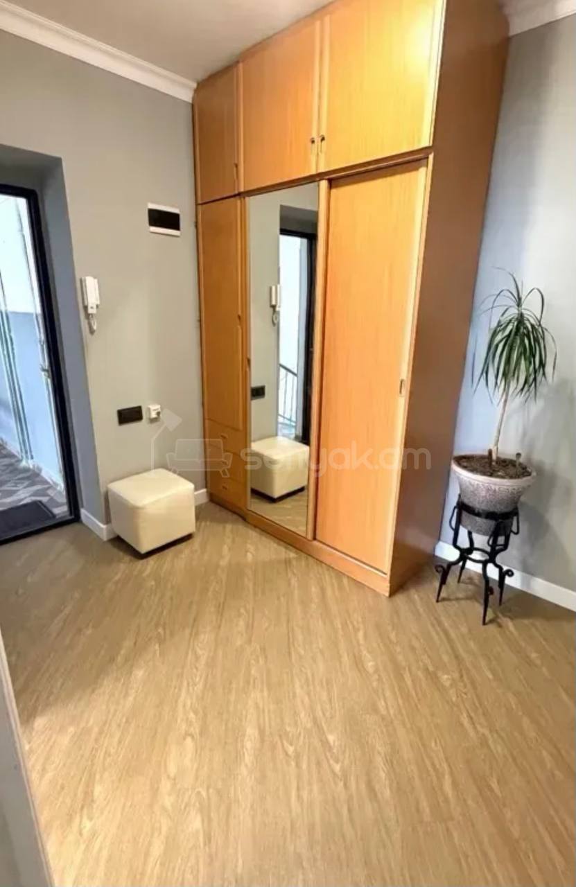 3 Սենյականոց Բնակարան Քարե Շենքում, 78քմ, 5/5 հարկ, Կապիտալ Վերանորոգված, Կահավորված