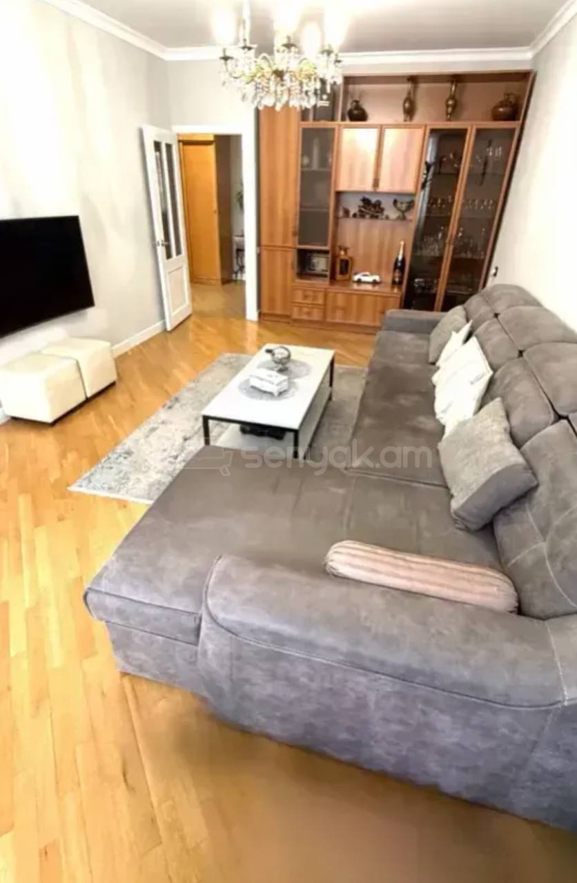 3 Սենյականոց Բնակարան Քարե Շենքում, 78քմ, 5/5 հարկ, Կապիտալ Վերանորոգված, Կահավորված